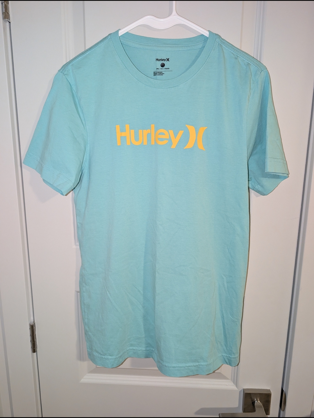 2/15$ 💓 NWOT Hurley T-shirt